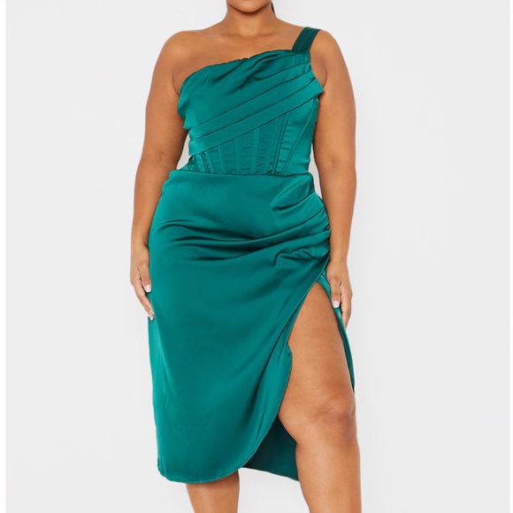 Dark green plus size pretty little thing dress - Picture 2 of 2